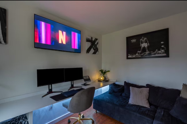 Building Photo - 9810 NE 3rd St