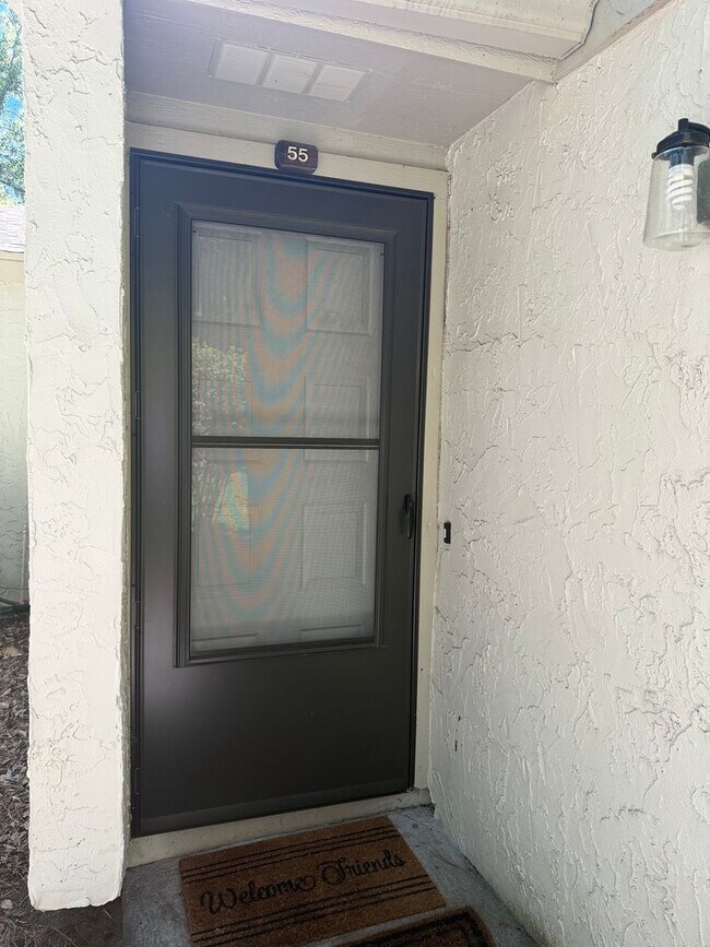 Building Photo - Remodeled One-Level Condo at Woodlake