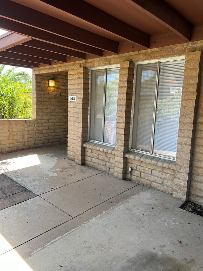 Building Photo - 525 W Calle Lindero