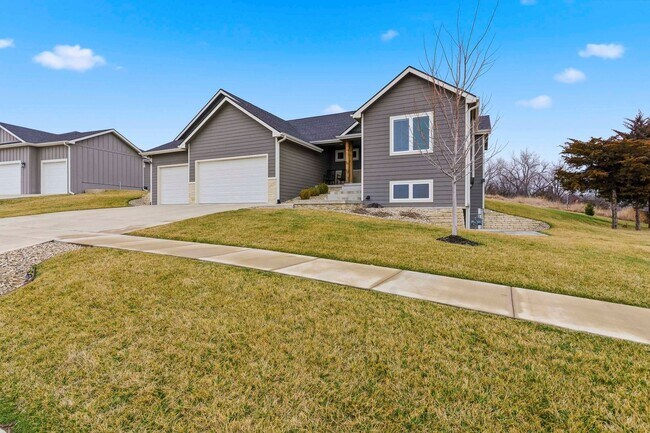 Foto del edificio - 8849 Moonbug Ln