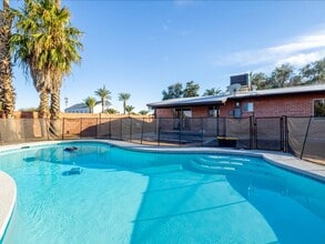 Building Photo - 6865 E 38th St