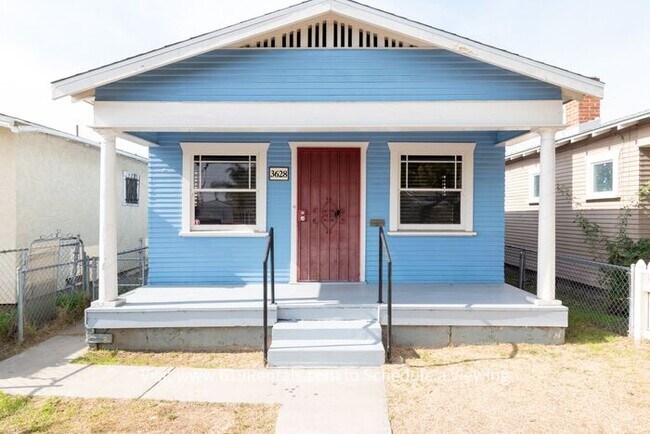 Building Photo - Craftsman 3 Bedroom, 1.5 Bath Home