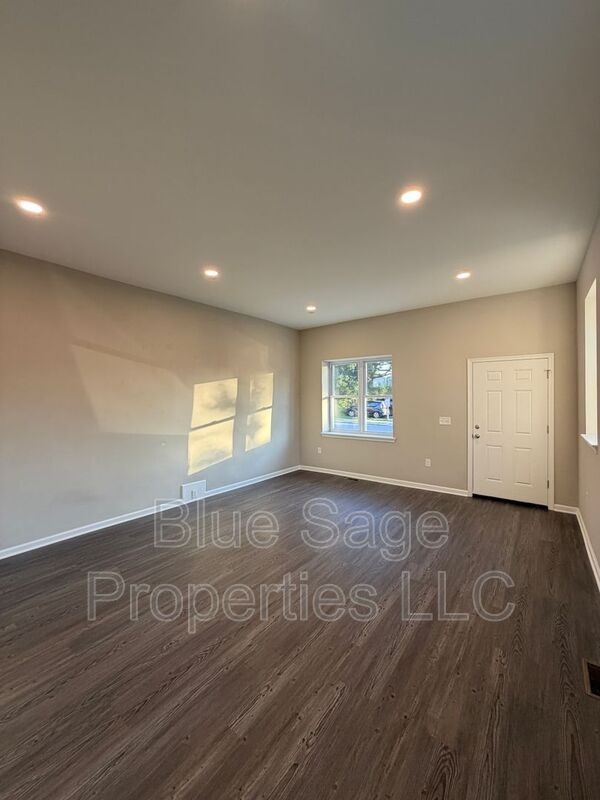 Foto del edificio - 44 W Winona Ave