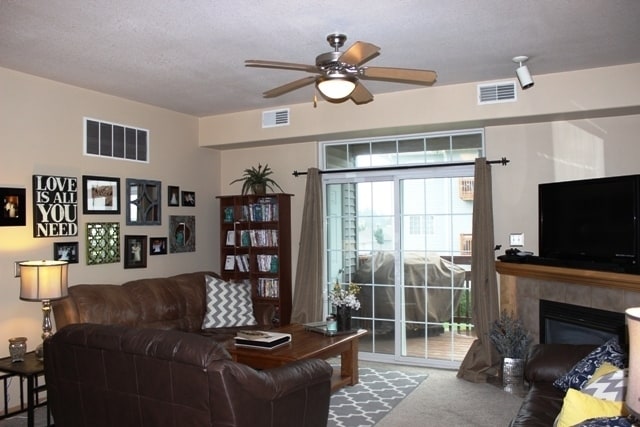 Building Photo - $1,350 | 3 Bedroom, 2 Bathroom Condo | Pet...