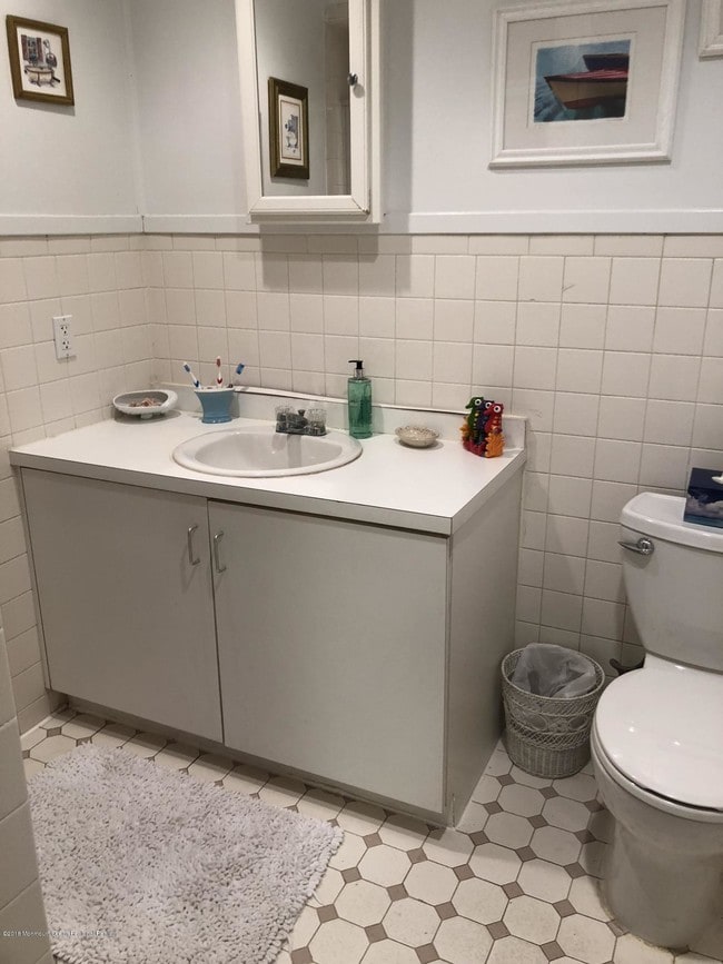 Building Photo - 409 Brookside Ave