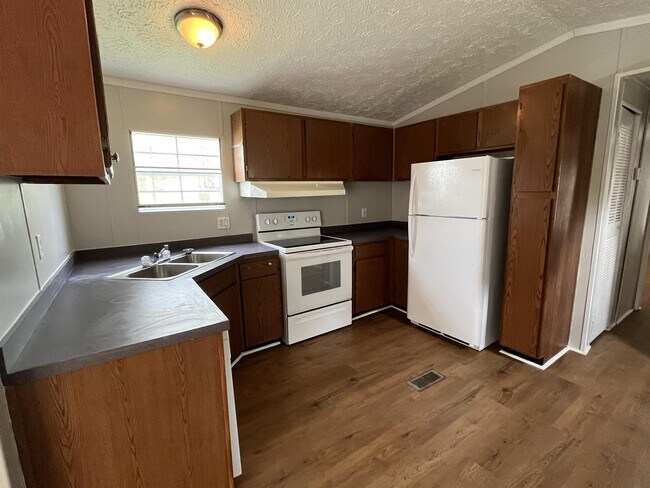 Building Photo - 143 Eaker Dr