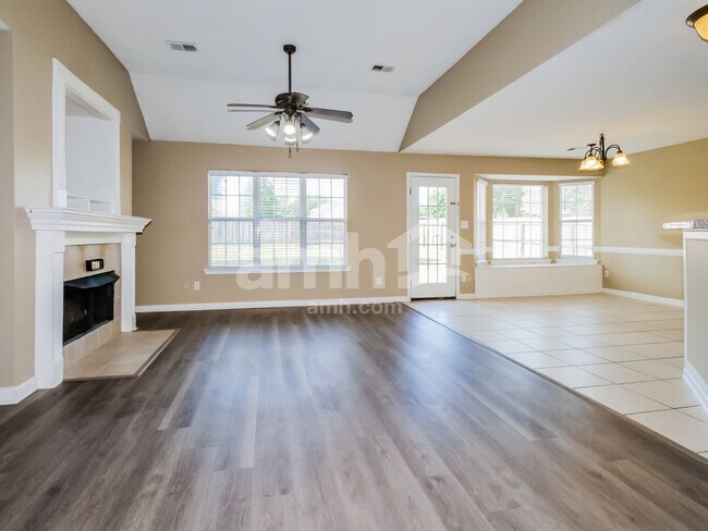 Foto del edificio - 11642 Mahogany Dr