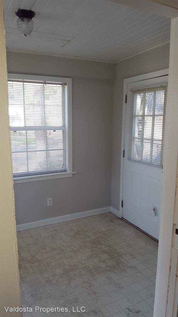 Building Photo - 2 br, 1 bath House - 1717 Iola Drive