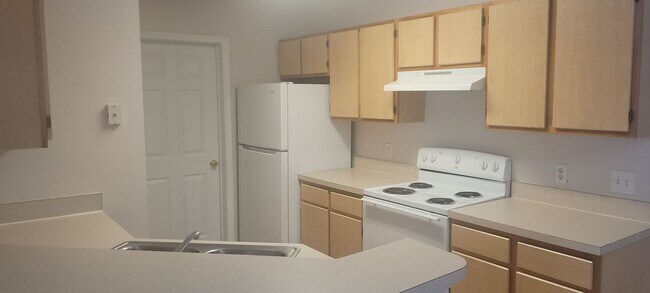Building Photo - 6548Swis615