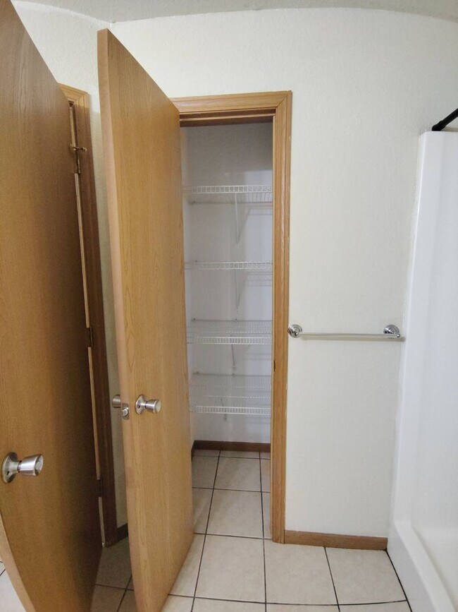 Foto del edificio - 2 bedroom, 1 bathroom apartment in Wickliffe