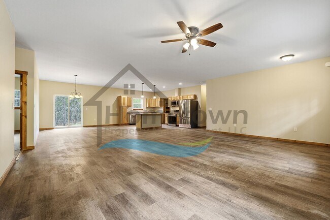 Foto del edificio - 4-Bedroom 2-Bathroom Home with Attached 2-Car Garage Available in Blanchard!