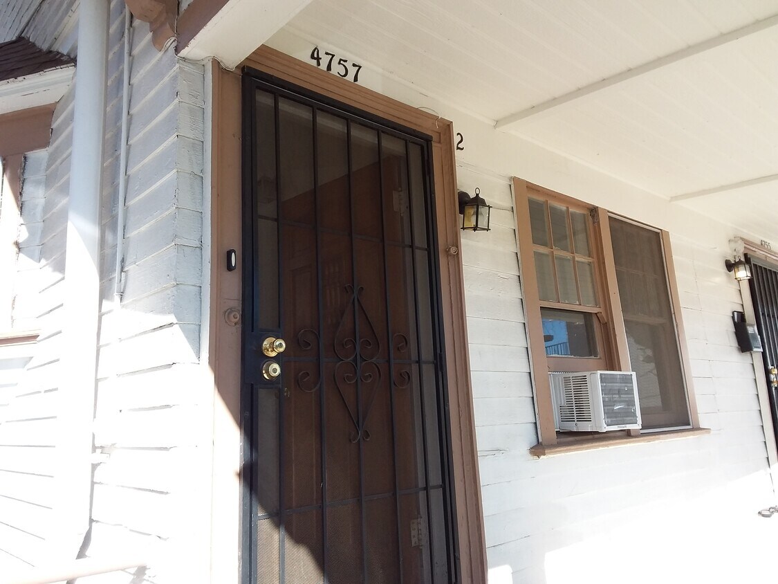 Building Photo - 4757 Elmwood Ave
