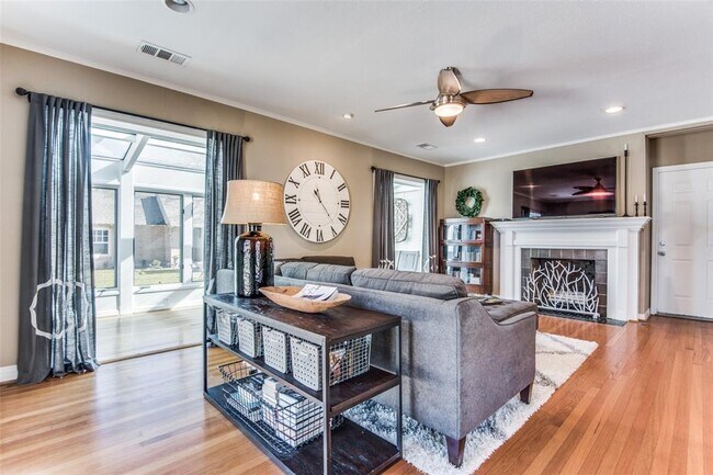 Foto del edificio - 9446 Waterview Rd