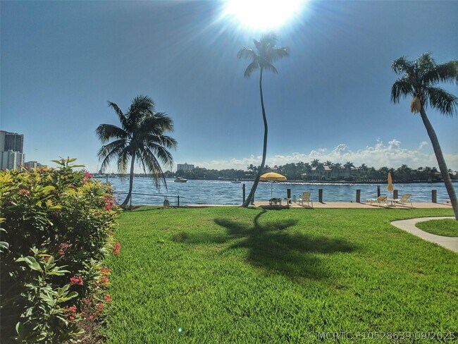 Foto del edificio - 341 N Birch Rd