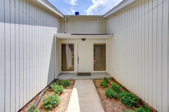 Building Photo - 3046 Wagon Trail Dr