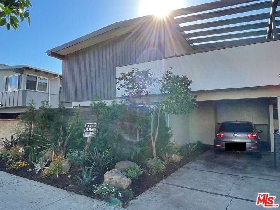 Primary Photo - 11748 Dorothy St