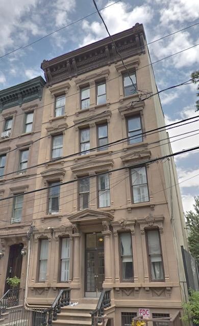 Primary Photo - 92 Wayne St