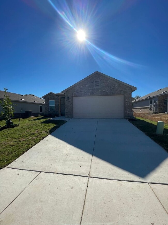 Building Photo - *Pre-leasing* Three Bedroom | Two Bath Hom...