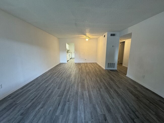 Foto del edificio - 605 Northlake Blvd