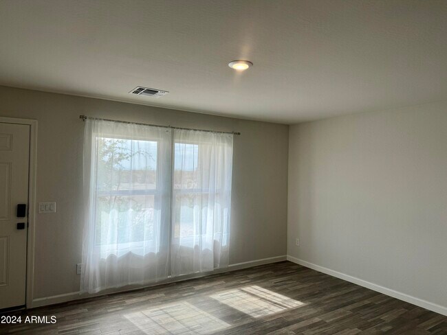 Building Photo - 478 Brandeis Dr
