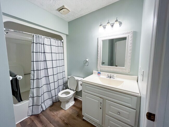 Building Photo - 4142 Spirea Dr