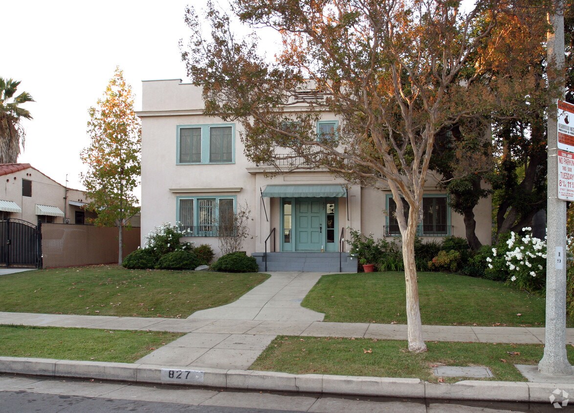 Building Photo - 827 Lindaraxa Park N
