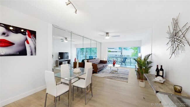 Building Photo - 450 Paradise Isle Blvd