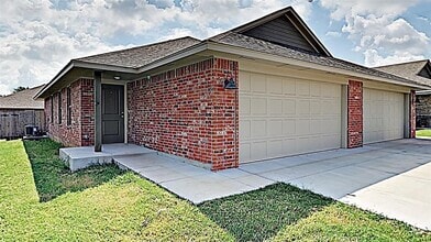 Building Photo - 4318 Stonehaven Dr