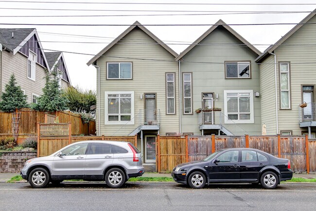 Building Photo - Private Queen Anne Townhome! Open House Sa...