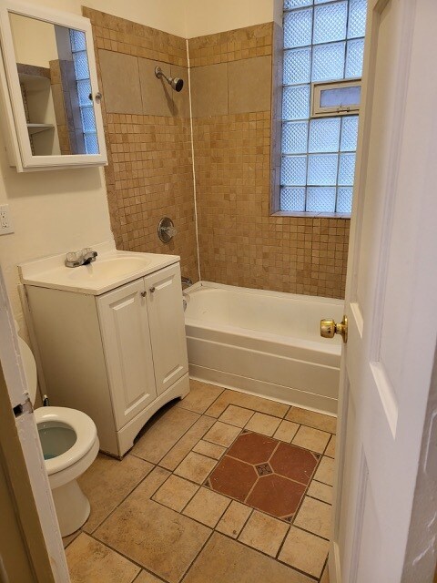 bathroom - 3436 S Giles Ave