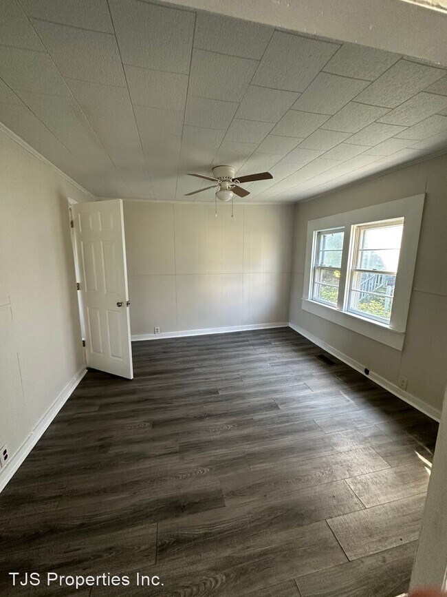 Building Photo - 3 br, 1 bath House - 516 Second Ave.