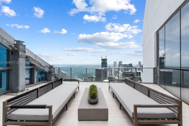 Foto del edificio - 851 NE 1st Ave