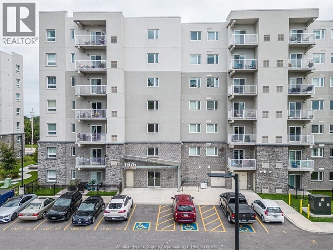 Building Photo - 1675 Banwell Rd