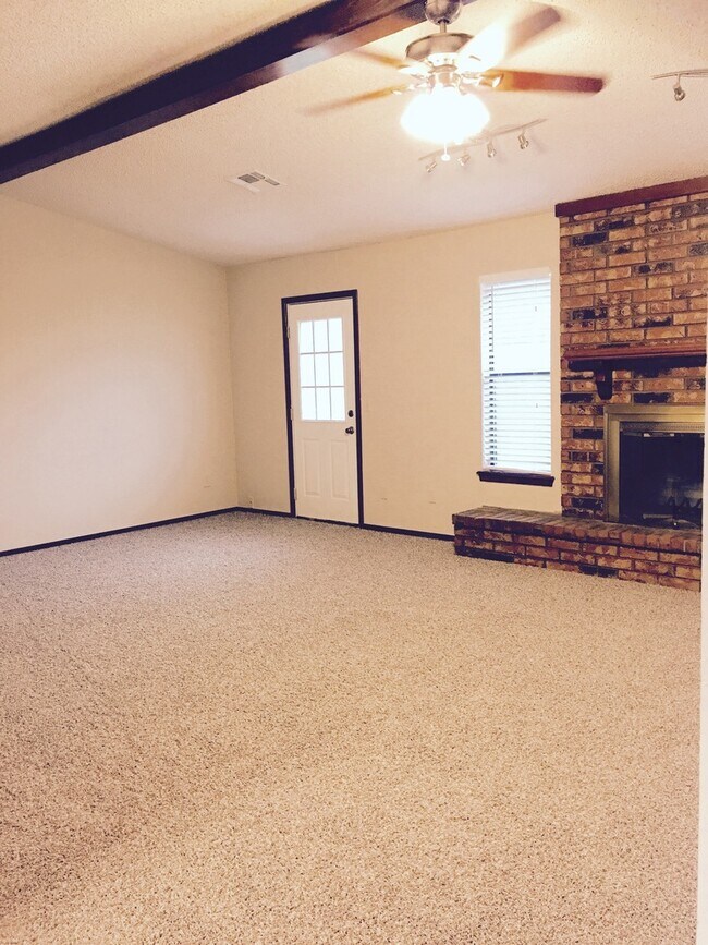 Foto del edificio - Spacious 3 Bedroom, 2 Bath Home in Moore!