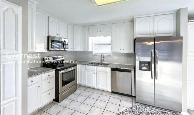 Foto del edificio - 7936 N Forest Ave