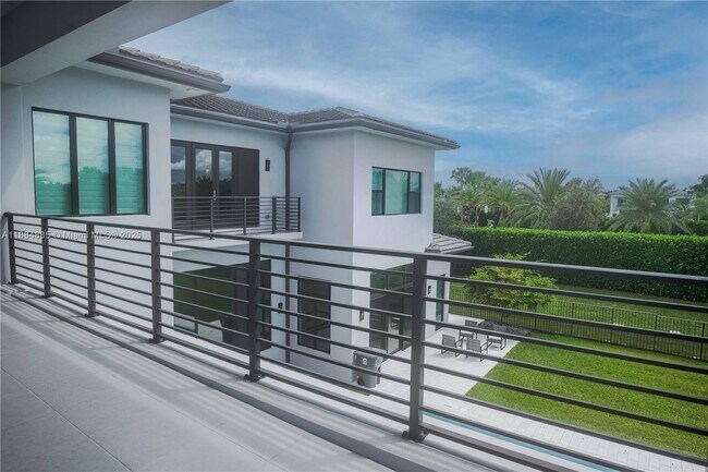 Foto del edificio - 17241 Carretto Ct