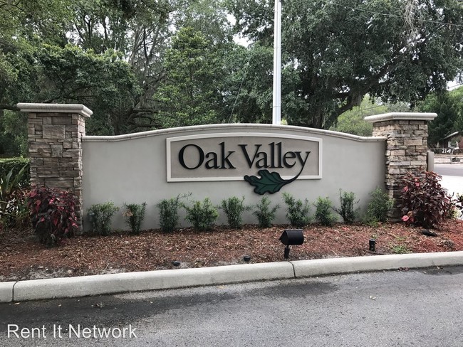 Foto del edificio - 2135 Golden Oak Ln