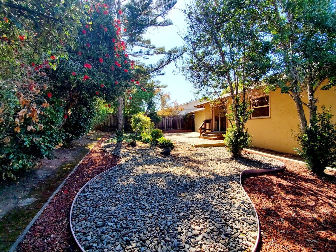 Primary Photo - 301 42nd Ave