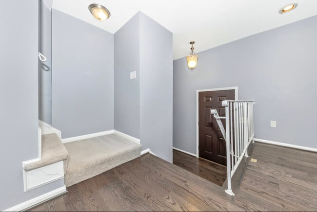 Building Photo - 10442 Malone Ct