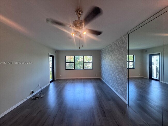 Foto del edificio - 1000 River Reach Dr