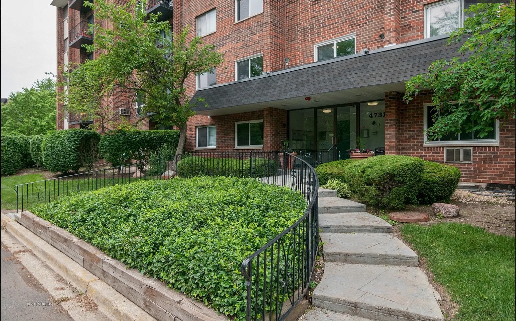 4731 St Joseph Creek Rd Unit 1A, Lisle, IL 60532 Condo for Rent in