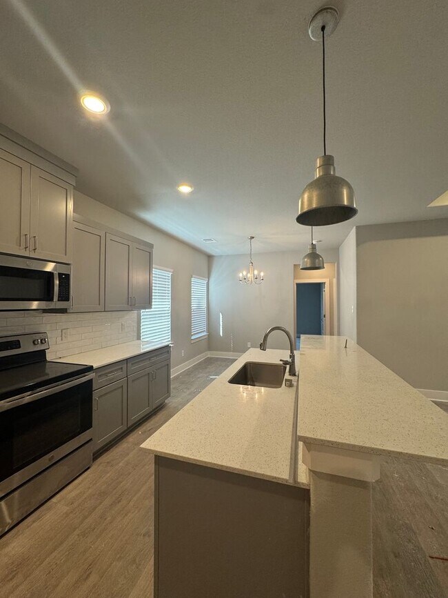 Foto del edificio - MOVE IN READY - 3/2/2 - GODLEY ISD