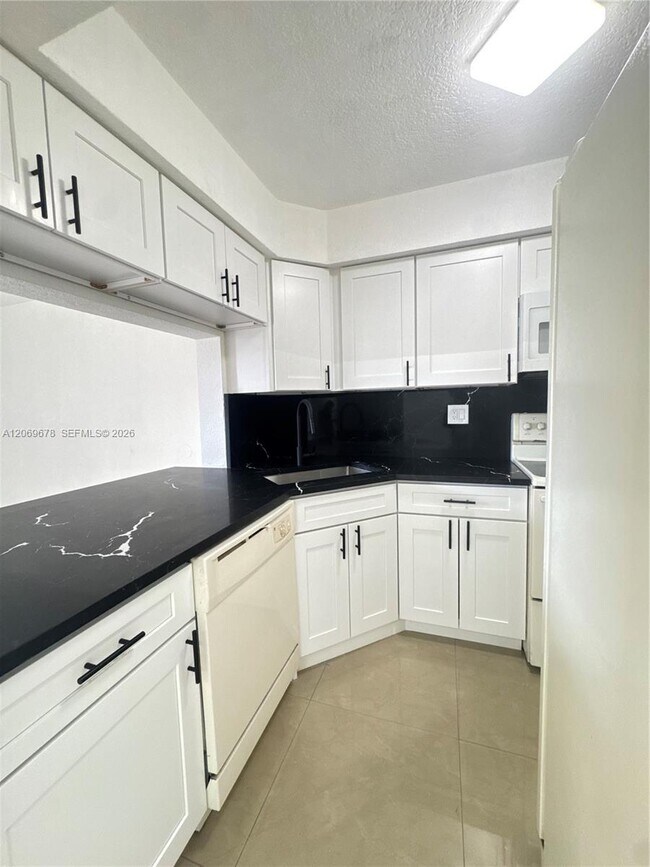Foto del edificio - 8500 NW 8th St