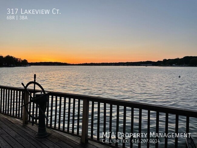 Foto del edificio - Waterfront Cottage For Rent