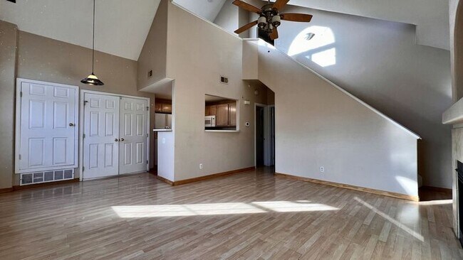 Building Photo - 14399 E Grand Dr
