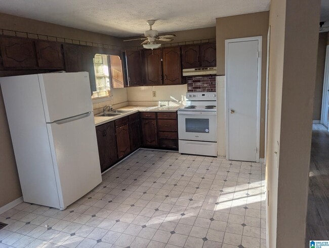 Foto del edificio - 11 Hammonds Dr