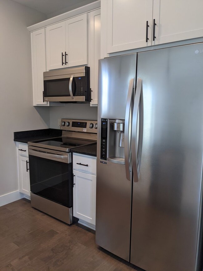 Building Photo - Weaverville Rental!