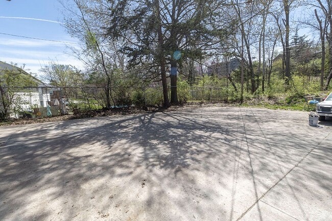 Building Photo - 2510 Quail Dr