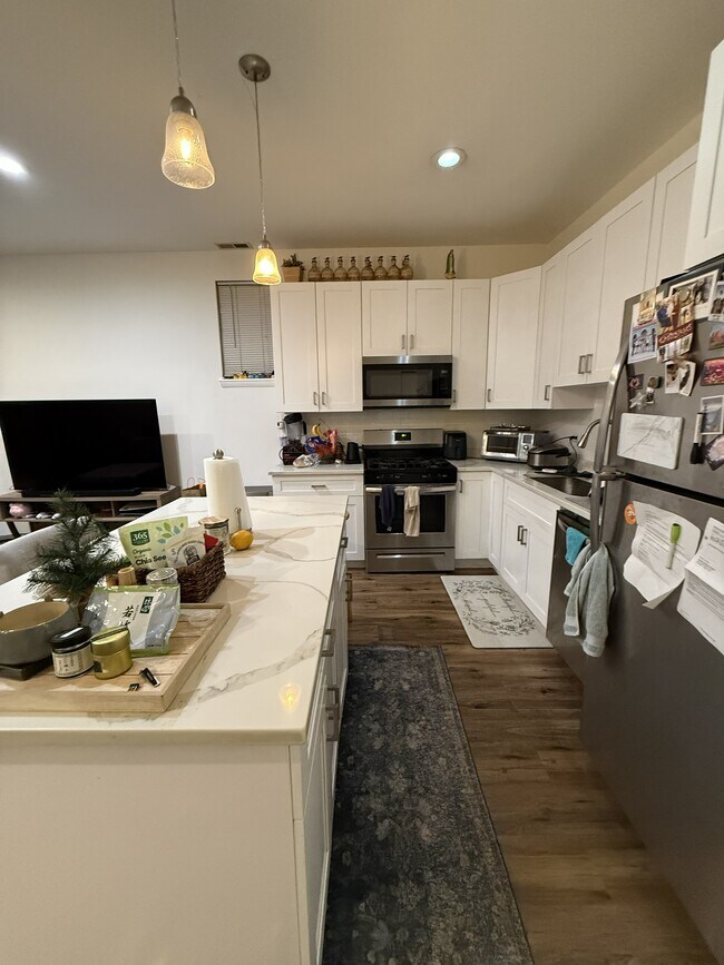 Cocina - 1845 N Marshfield Ave