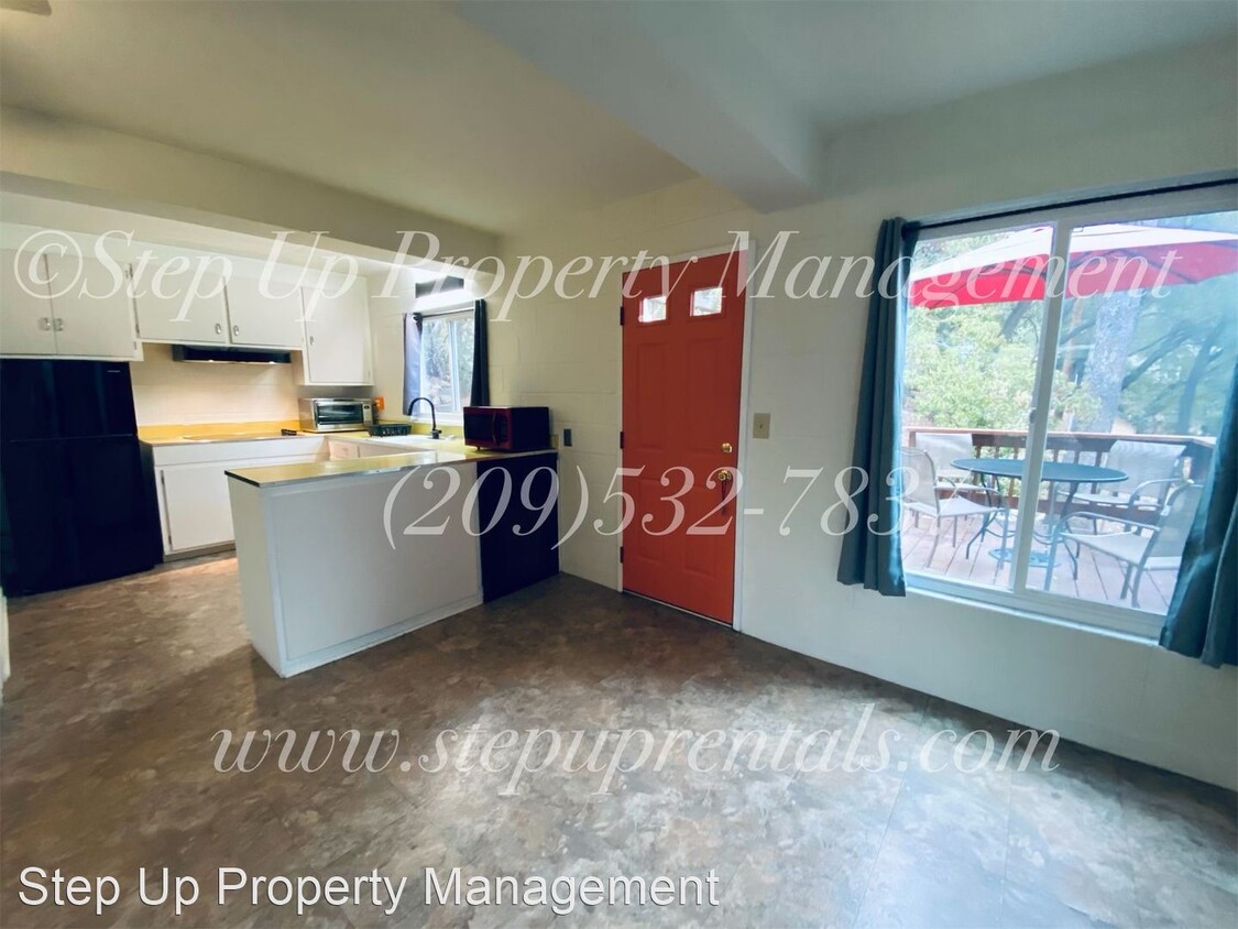 Building Photo - Studio, 1 bath House - 483 E Jackson St